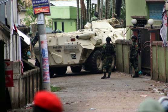 Blasts kill six as Bangladesh commandos storm militant hideout