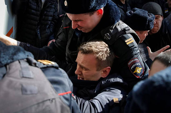 Opposition leader arrested as Russians defy protest bans