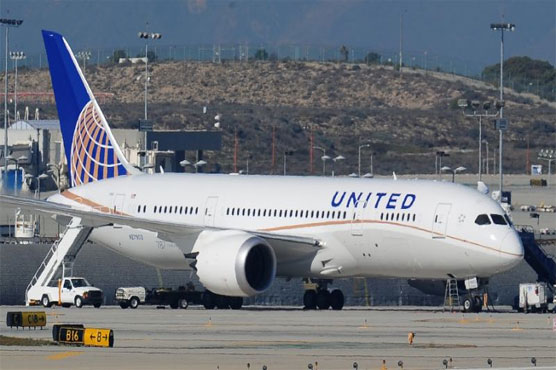United Air bars girls with leggings, ignites Twitter storm