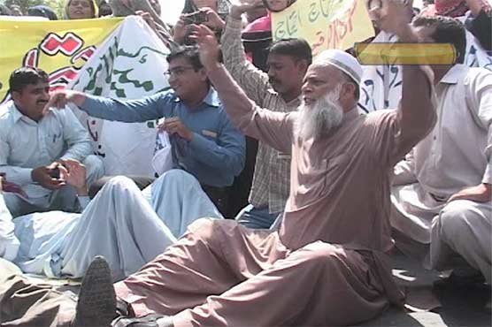 Para-medical staff held demonstration in Faisalabad