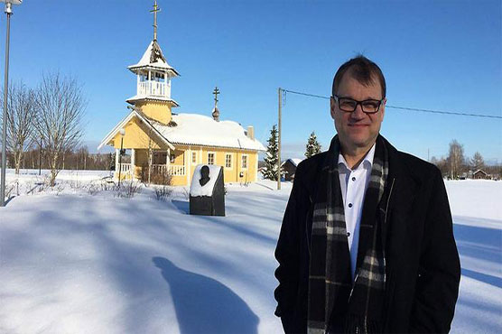Flying Finnish PM saves money on air fares