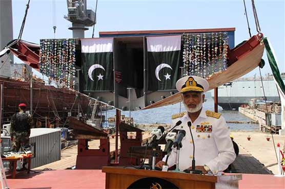 Admiral Zakaullah distributes awards among Pak Navy officers