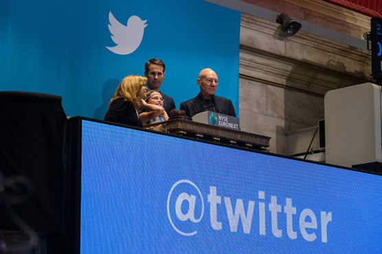 Twitter, Bloomberg team up for streaming news channel 