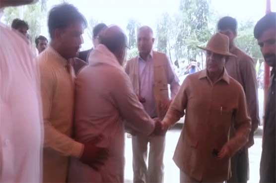 CM Shehbaz visits wheat procurement centre in Head Sulemanki