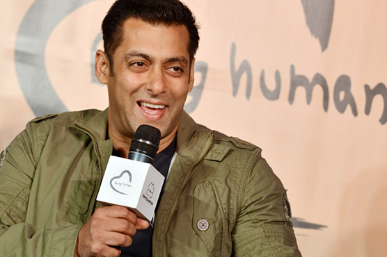 Salman Khan gifts jacket to Manish Paul