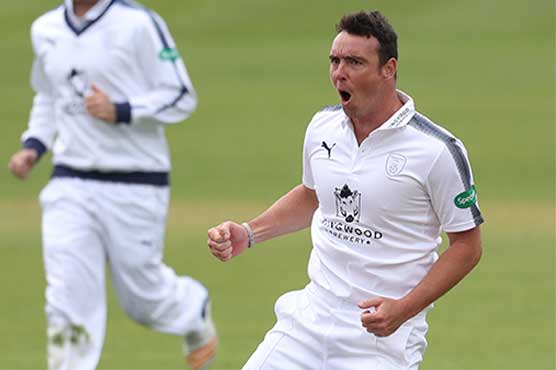 Abbott strikes again before Hampshire collapse