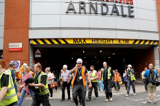 Manchester's Arndale shopping center evacuated, witnesses heard "big bang"