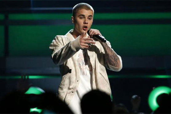 Fans beg Justin Bieber to cancel dates as fear grips pop's youth