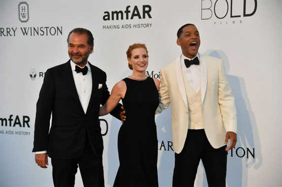 Stars raise $20 million at Cannes AIDS gala