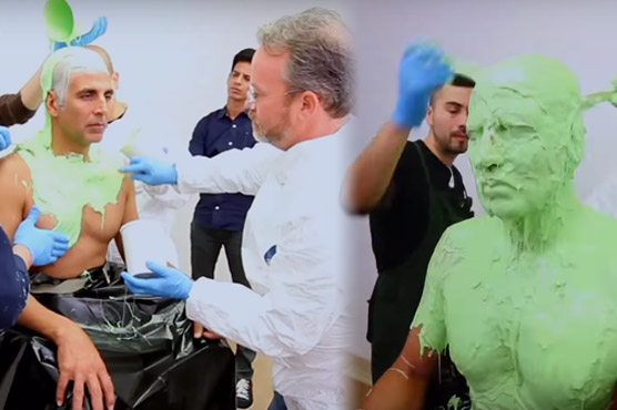 PHOTO: Akshay Kumar stuns fans in poster of Rajnikanth-starrer 2.0