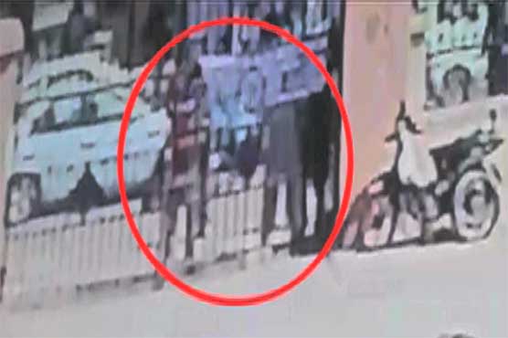  Unidentified people filmed City Consul office after placing anti-mayor banners