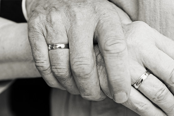 UK school sweethearts die same day at 86, 87