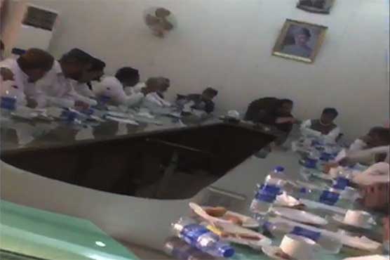 Karachi: Waseem Akhtar presides over meeting of PML-N local body reps