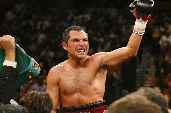 I'd take McGregor in two says De La Hoya