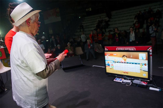 Study shows video games could cut dementia risk in seniors