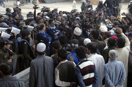 Operation against religious parties' sit-in postponed for 24 hours