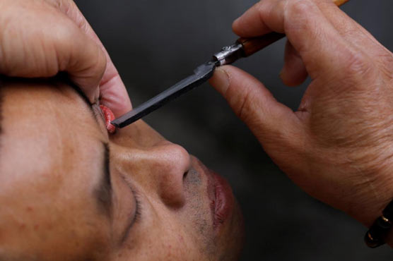 Chinese barber offers eyelid shaves saying 'it's not dangerous'