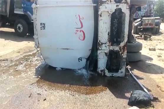 Karachi: Oil tanker carrying 50,000 litres turns turtle in Orangi Town