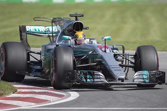 Formula One: Hamilton romps to pole in Japan