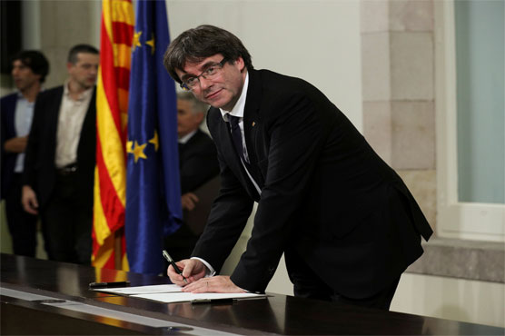Catalan leaders sign independence declaration but put it on hold
