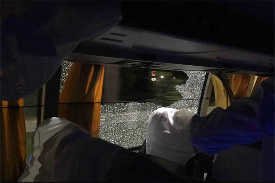 India reassures Aussies after rock thrown at team bus