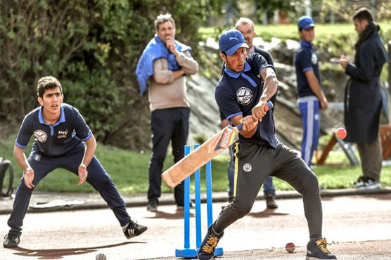 Refugees take northern French town to cricket glory