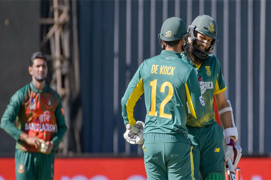 De Kock, Amla trump Mushfiqur century