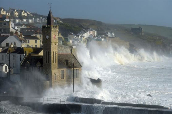 Three killed, 360,000 without power as freak storm hits Ireland