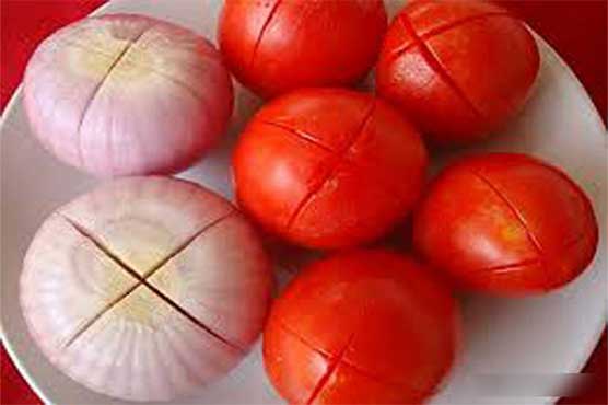 Tomato's price rises by Rs30 while Onion's rises by Rs10 per Kg