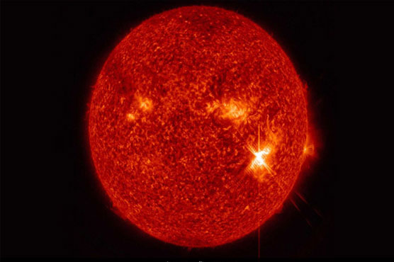 NASA captures images of strong solar flares