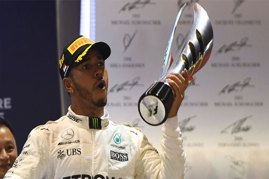 Formula One: Hamilton wins crucial, chaotic Singapore GP