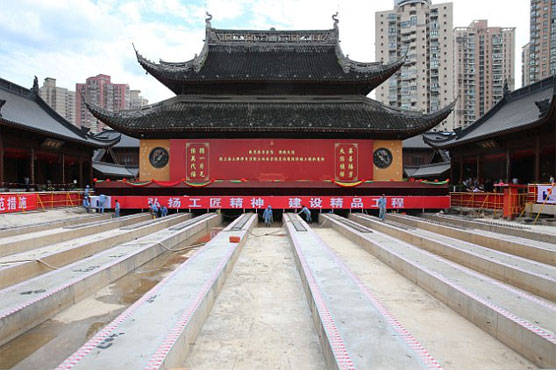 Shanghai temple moves 2,000-tonne hall on rails