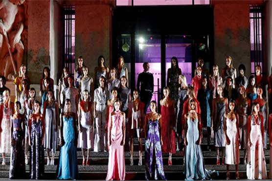 Ferragamo strolls through Milan daisy garden under the stars