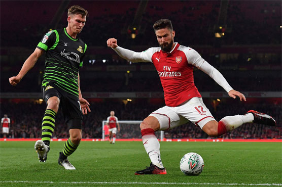 Football: Giroud reaches century, Everton held at home