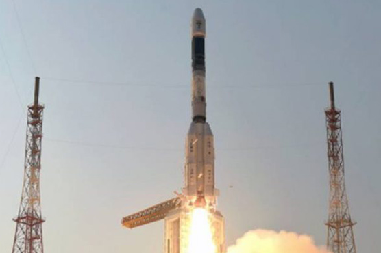 Indian scientists lose contact with satellite