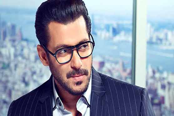 15-year-old girl runs away from her home, climbs wall to meet Salman Khan