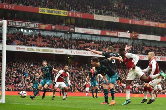 Welbeck double deepens Southampton's troubles