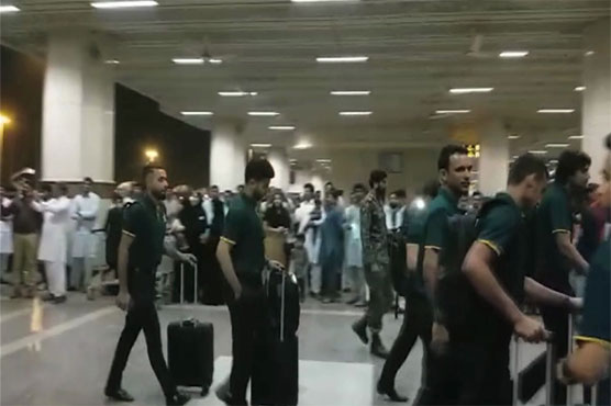 Pakistan team leave for Ireland, England tours
