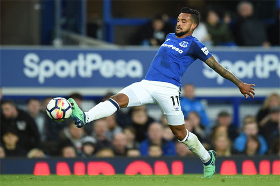 Walcott downs Newcastle to boost under-fire Allardyce