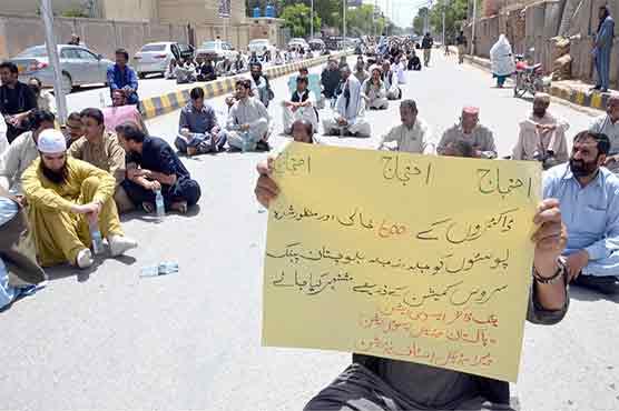 Young doctors, paramedical staff stage protest in Quetta