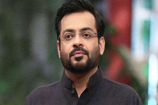Karachi: Police rescue Amir Liaquat from angry mob