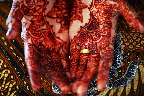 Viral photo prompts Indonesian government moves toward banning child marriage