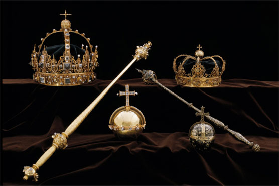 Thieves snatch Swedish crown jewels in daylight heist