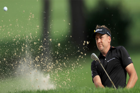 Poulter leads Bridgestone with 62, Woods four back