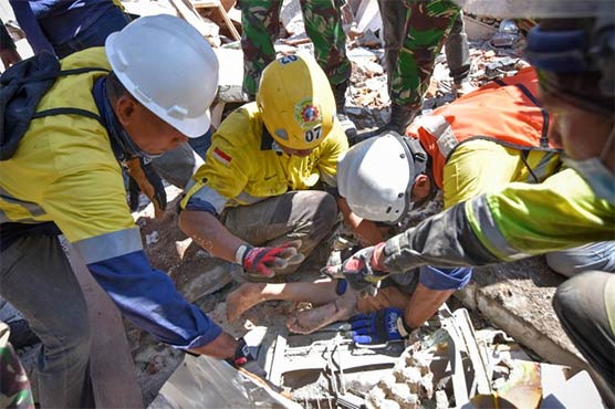 Tourist exodus from Lombok as quake toll hits 105