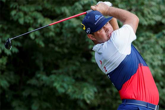 Woodland shoots 64 to seize PGA lead, Tiger, McIlroy grind to par