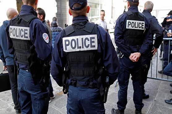Fleeing the police, man takes refuge at French spy HQ