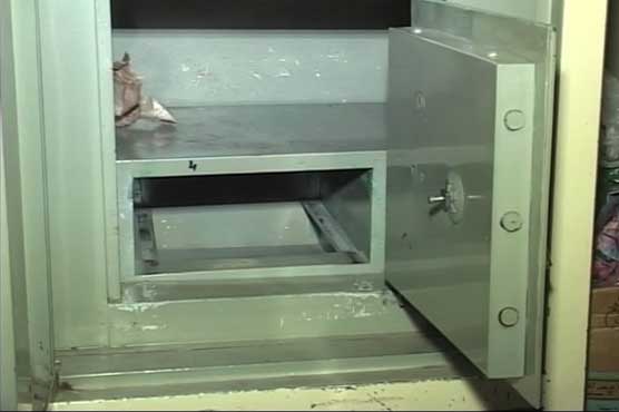 Four dacoits loot cash, jewelry from landlord in Manawala