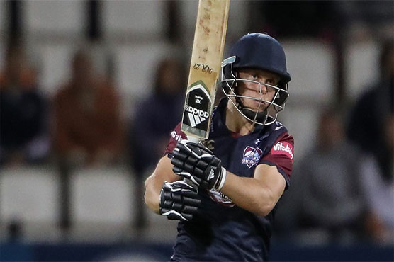Curran follows late father in signing for Northants