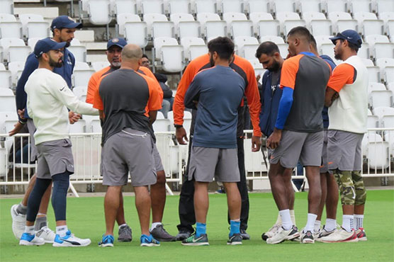 Kohli urges India to embrace 'backs to the wall' mentality